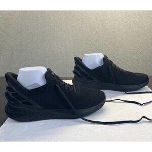 Kizik - Athens Black Outsole Mens 10.5 Womens 12 Wide Athletic Sneaker - Black